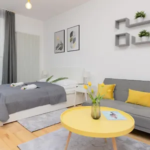 warsaw-wola-studio-near-nocny-market-by-renters.warsawhotelspoland.com/